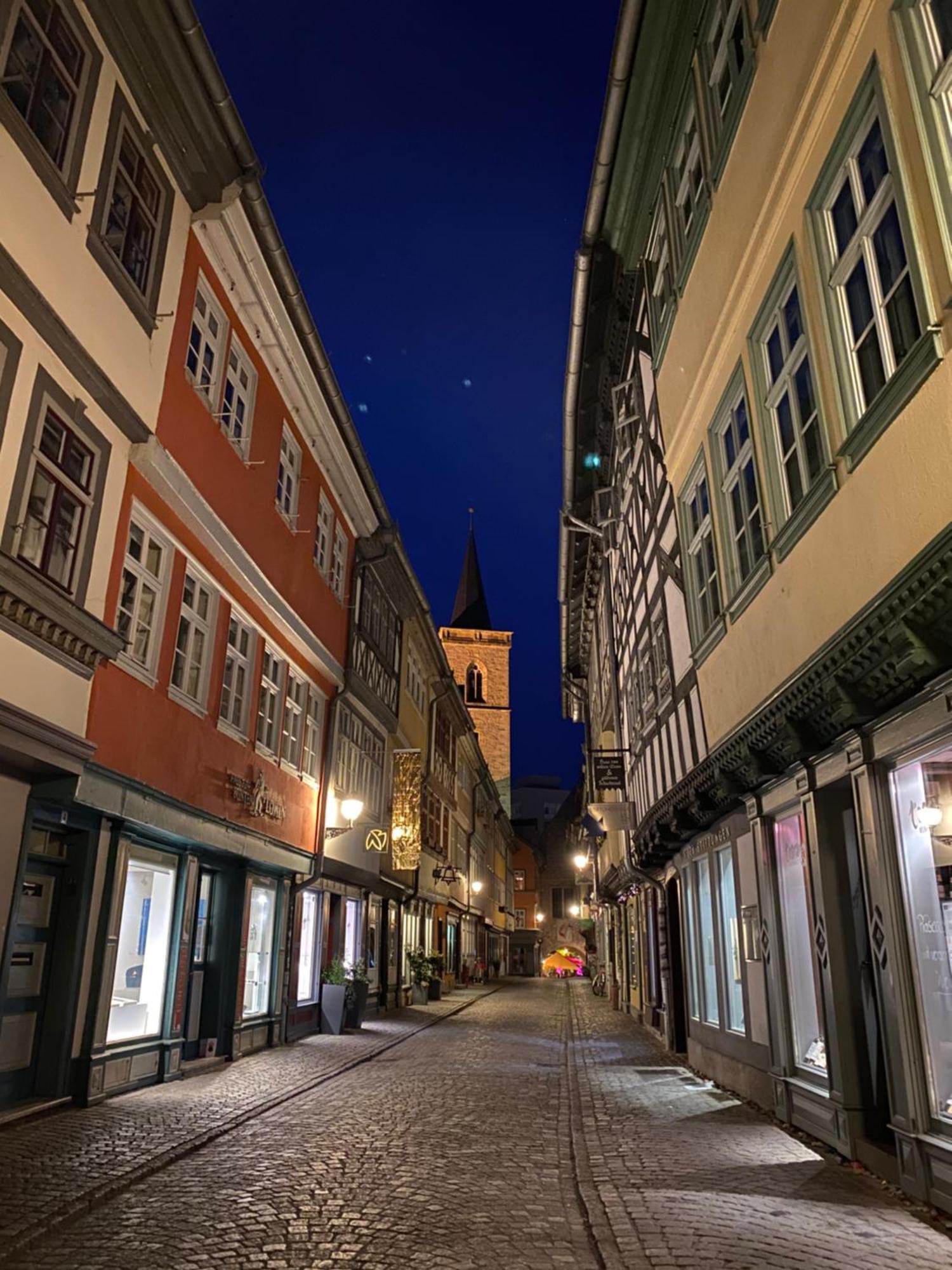 Ferienwohnung Schildblick Modernes Apartment Direkt In Der Altstadt Von Erfurt Nahe Der Kraemerbruecke - Beste Innenstadtlage Zewnętrze zdjęcie